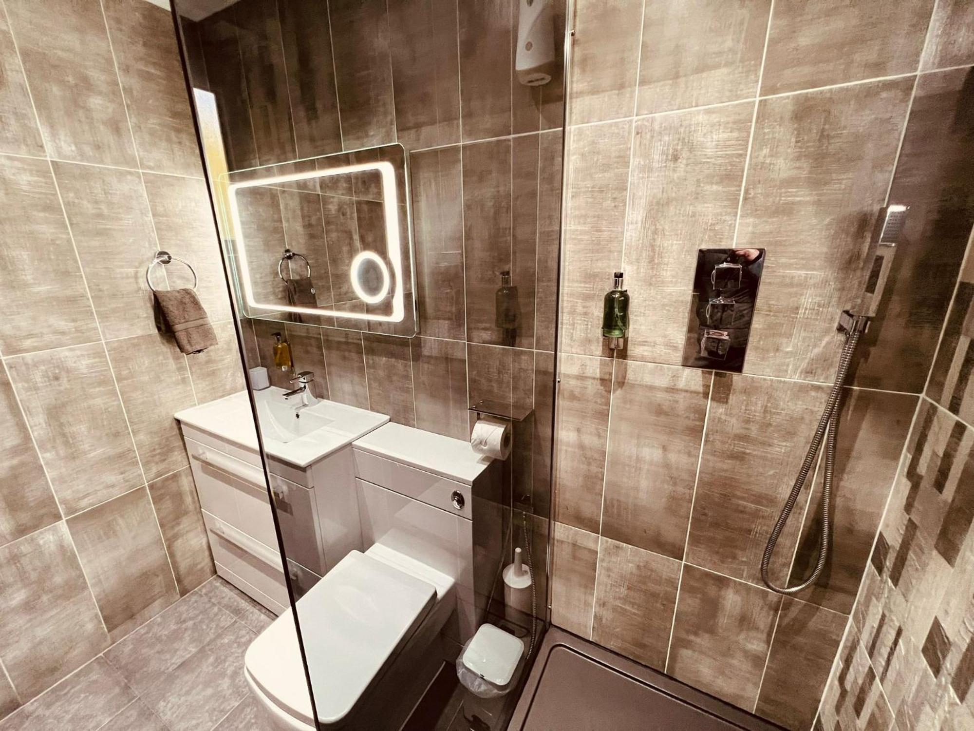 Modern Suites -5 Bedroom House- With Free Parking Birmingham City Exteriér fotografie