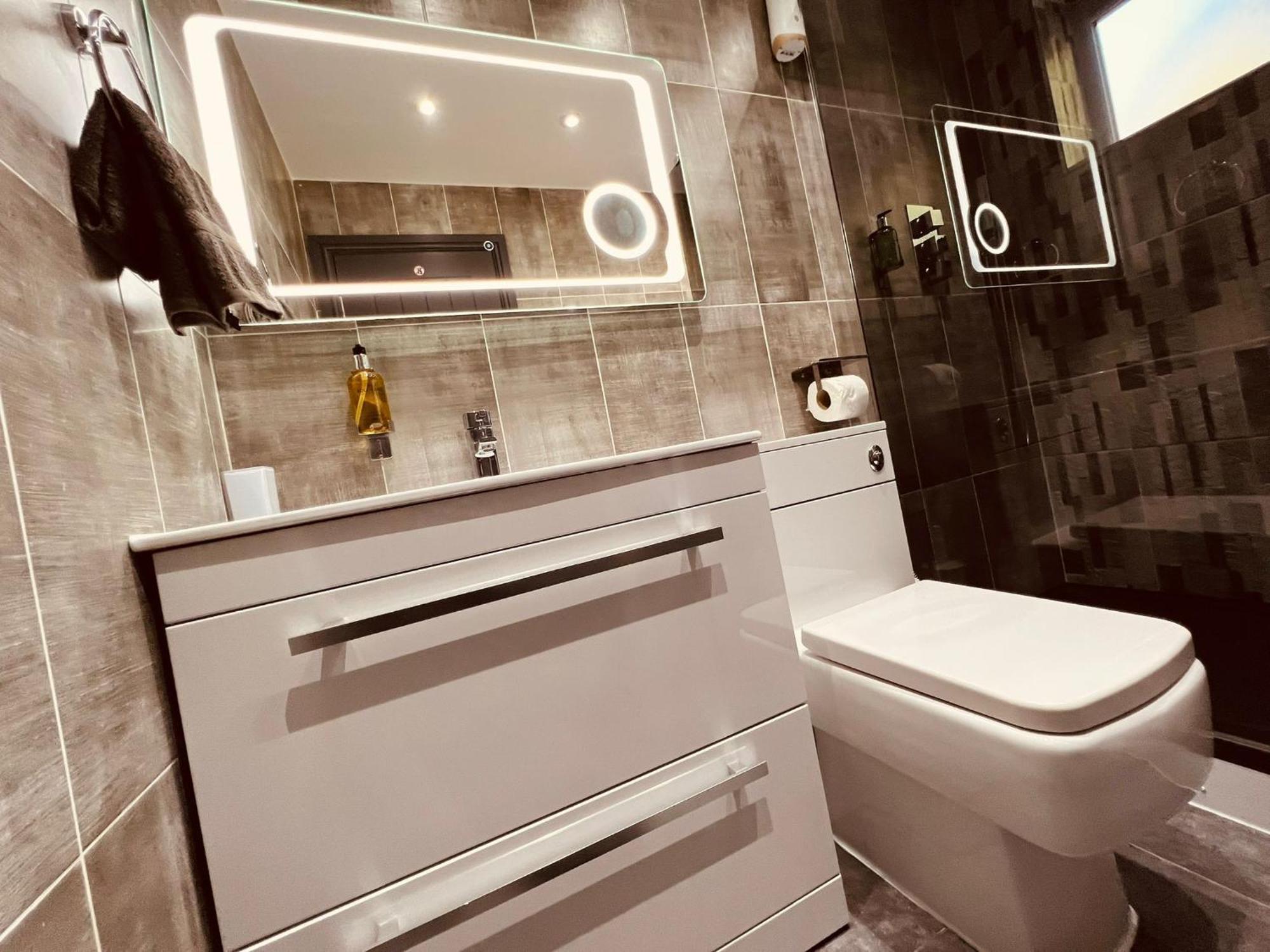Modern Suites -5 Bedroom House- With Free Parking Birmingham City Exteriér fotografie